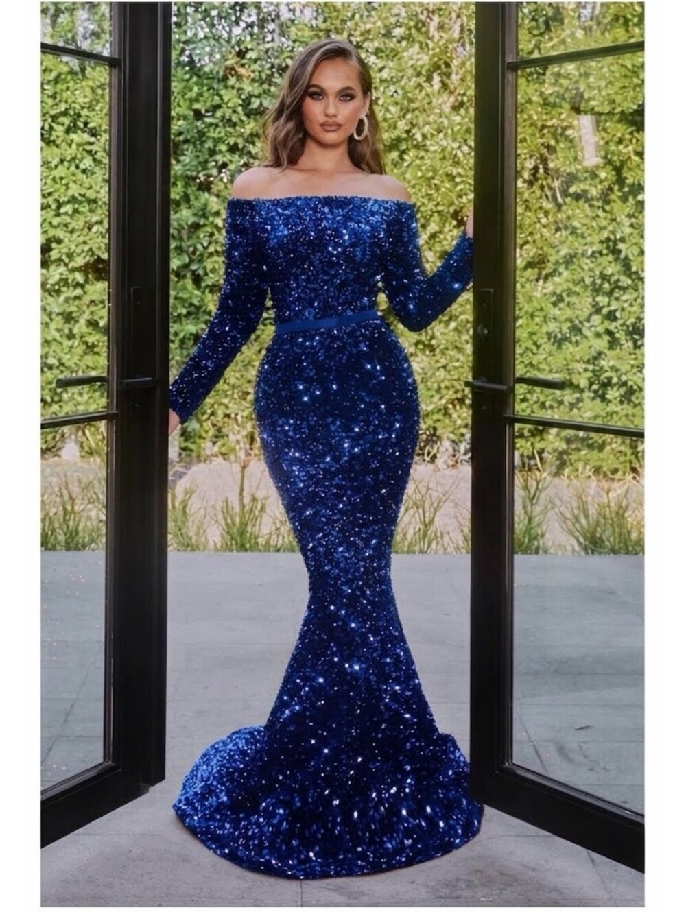 Long Sleeved Off Shoulder Elegant Navy Blue Winter Dress Size 6 Formal Gown Gala